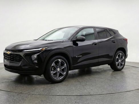 Used 2025 Chevrolet Blazer LT FWD image 3