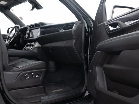 Used 2021 GMC Yukon XL Denali w/ Denali Premium Package AWD/4WD image 35