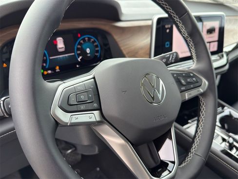 New 2026 Volkswagen Atlas SE image 18