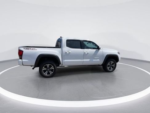 Used 2019 Toyota Tacoma TRD Off-Road w/ Technology Package RWD image 8