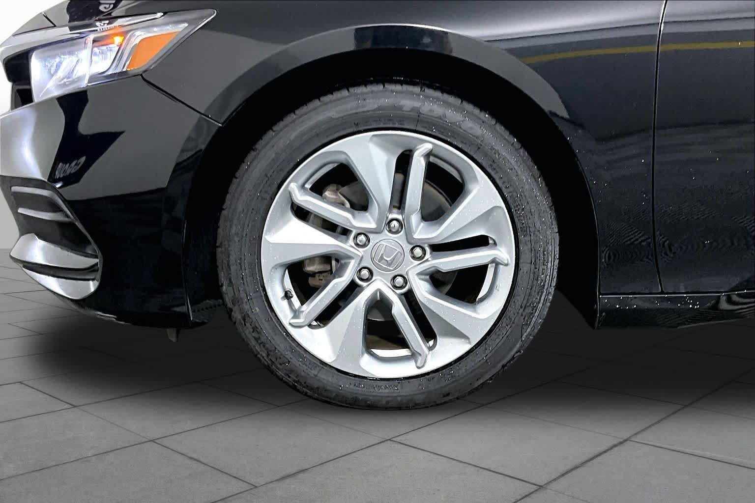 Used 2019 Honda Accord LX image 10