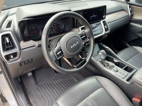 Used 2022 Kia Sorento S image 4