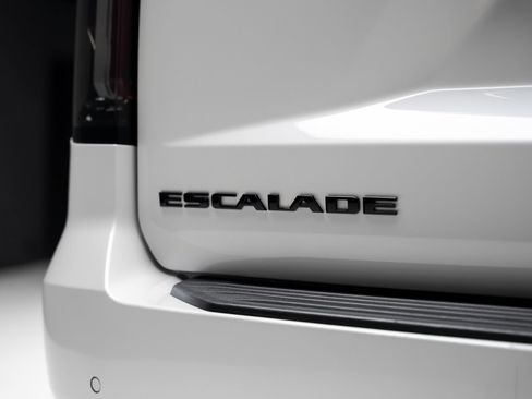 Used 2023 Cadillac Escalade Sport Platinum w/ LPO, ONYX Package AWD/4WD image 32