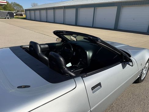 Used 1996 Chevrolet Corvette Convertible RWD image 12