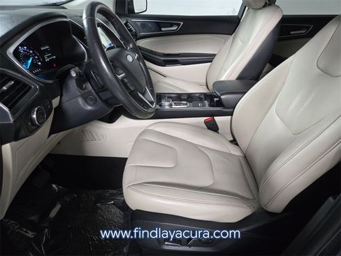 Used 2019 Ford Edge Titanium w/ Cold Weather Package image 10