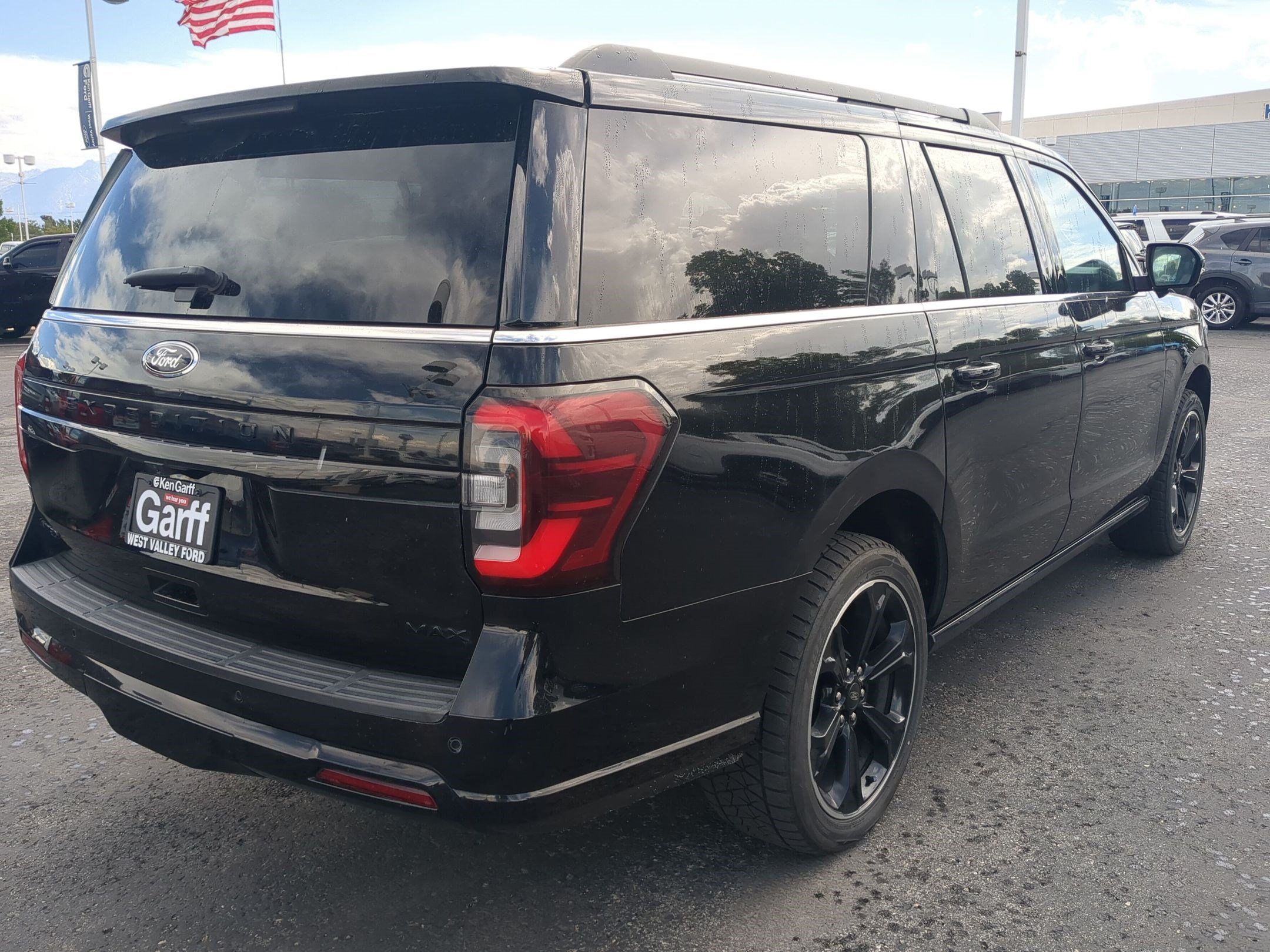 Used 2023 Ford Expedition Max Limited AWD/4WD image 3