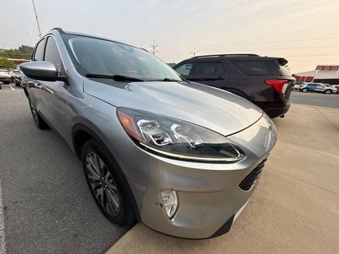 Used 2022 Ford Escape Titanium w/ Class II Trailer Tow Package AWD/4WD image 3