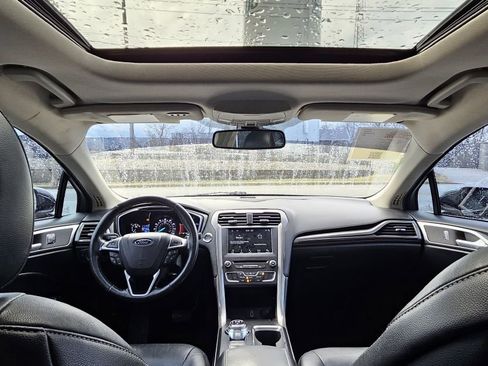 Used 2017 Ford Fusion SE w/ Fusion SE Technology Package image 11