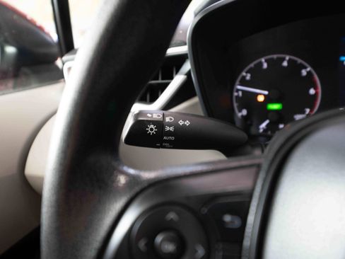 Used 2025 Toyota Corolla LE FWD image 13
