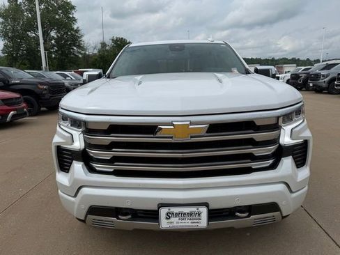 Used 2024 Chevrolet Silverado 1500 High Country w/ High Country Premium Package AWD/4WD image 9