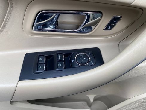 Used 2015 Ford Taurus SE FWD image 12