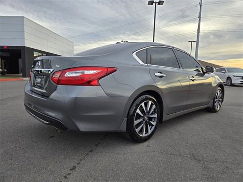 Used 2016 Nissan Altima 2.5 SL w/ 2.5 Technology Package image 6