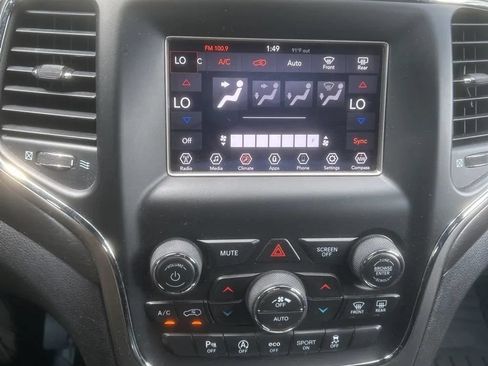 Used 2018 Jeep Grand Cherokee Laredo AWD/4WD image 16