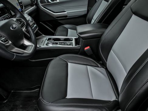 Used 2023 Ford Explorer XLT w/ Equipment Group 202A image 14