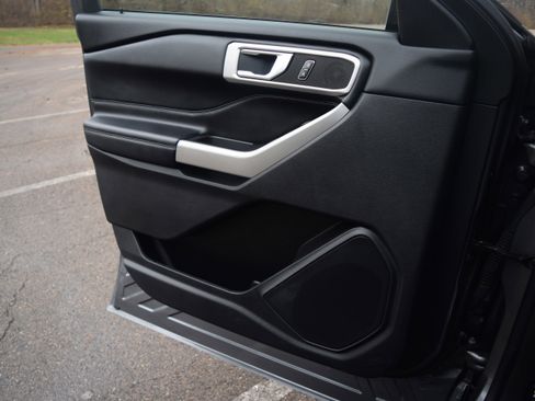 Used 2022 Ford Explorer XLT w/ Equipment Group 202A image 20