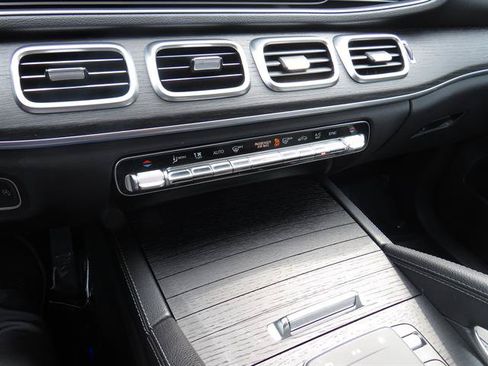 Used 2025 Mercedes-Benz GLE 350 4MATIC w/ AMG Line Exterior image 16