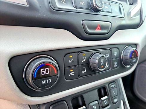 Used 2019 GMC Terrain SLE w/ Driver Convenience Package image 30
