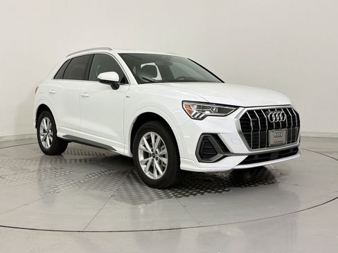 Certified 2025 Audi Q3 2.0T Premium w/ Convenience Package image 7