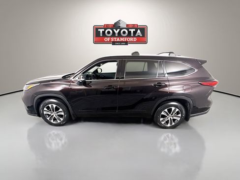 Certified 2022 Toyota Highlander XLE image 4
