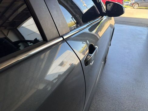 Used 2012 Toyota Camry SE w/ Leather Pkg image 16