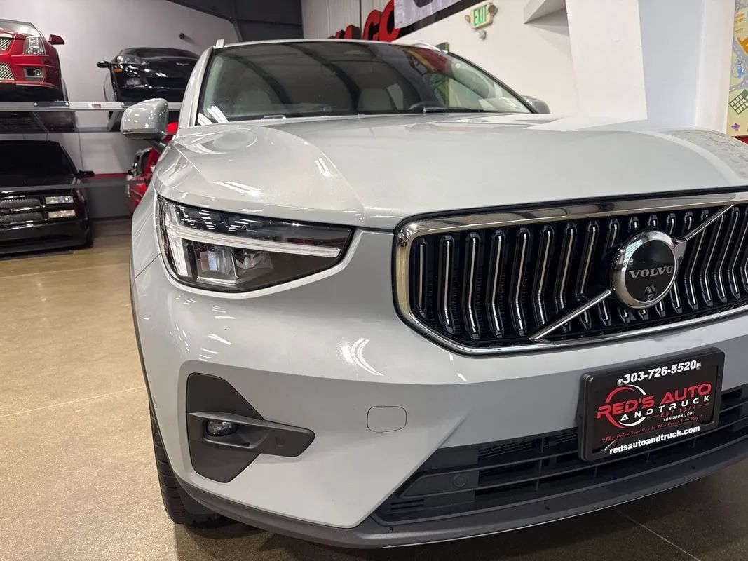 Used 2024 Volvo XC40 B5 Plus AWD/4WD image 88