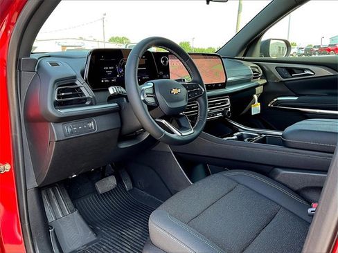 New 2025 Chevrolet Traverse LT w/ Driver Confidence Package image 8