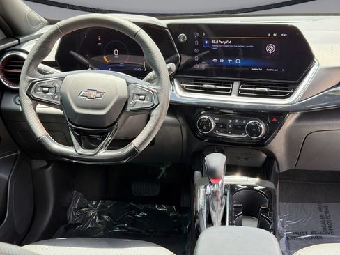 Used 2025 Chevrolet Trax RS w/ Driver Confidence Package FWD image 19