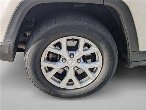 Used 2023 Jeep Grand Cherokee L Limited RWD image 7