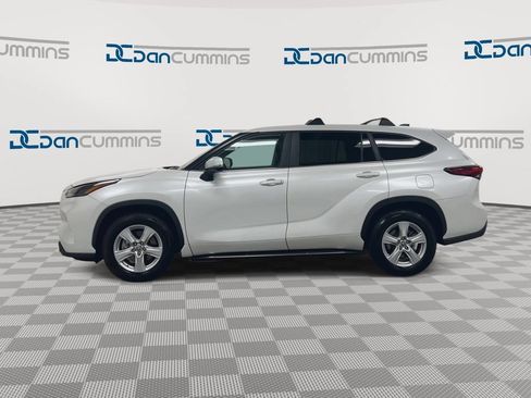 Used 2023 Toyota Highlander LE FWD image 5