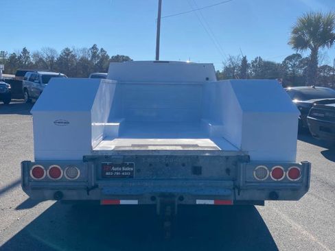 Used 2015 Ford F550 2WD Regular Cab Super Duty image 4