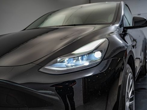 Used 2024 Tesla Model Y Long Range AWD/4WD image 12