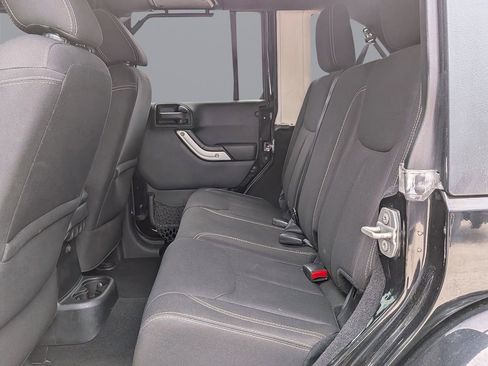 Used 2016 Jeep Wrangler Unlimited Sahara w/ Connectivity Group AWD/4WD image 13