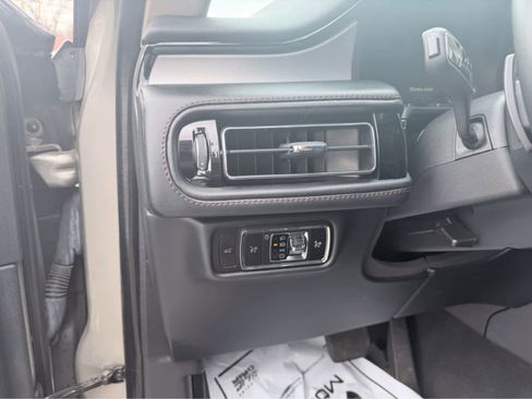 Used 2023 Lincoln Aviator AWD image 19