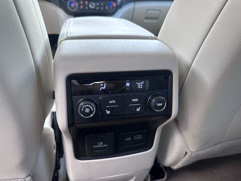 Used 2022 GMC Acadia Denali w/ Denali Ultimate Package FWD image 10