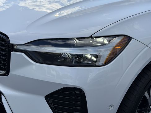 Certified 2023 Volvo XC60 B5 Ultimate w/ Protection Package Premier image 8
