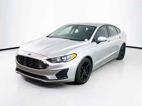Used 2019 Ford Fusion SE FWD image 3