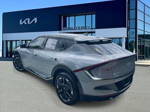 New 2026 Kia EV6 Wind RWD image 4