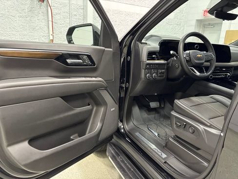 Used 2026 Chevrolet Tahoe High Country w/ Sun And Tow Package AWD/4WD image 13