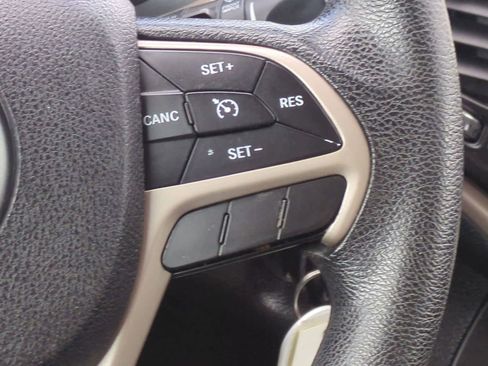 Used 2014 Jeep Cherokee Sport image 24