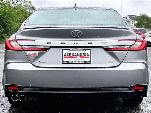 Used 2025 Toyota Camry SE FWD image 4