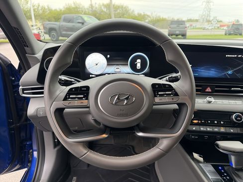 Used 2023 Hyundai Elantra SEL w/ Convenience Package image 16