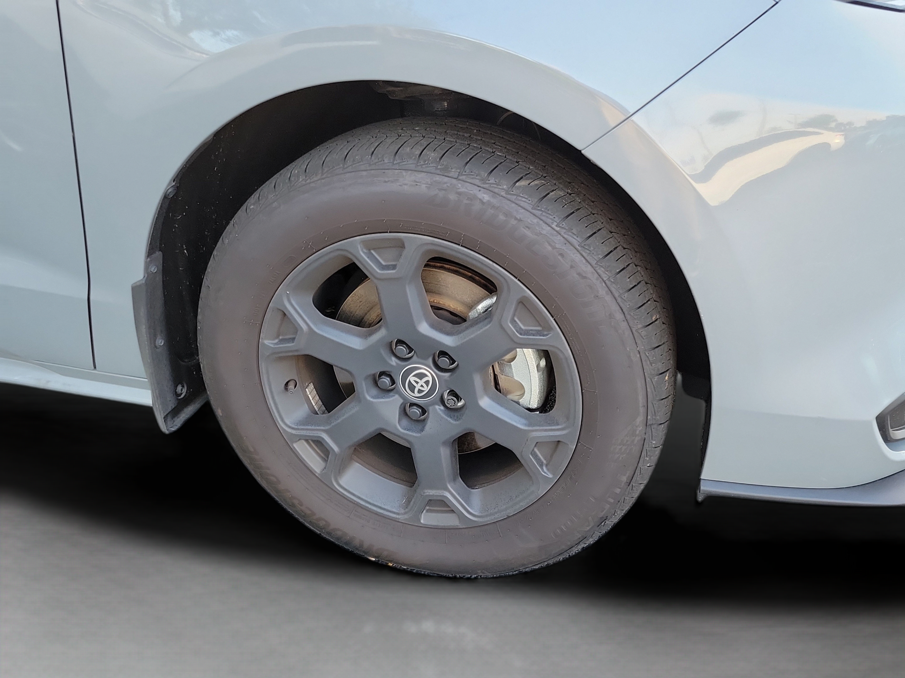 Used 2026 Toyota Sienna XLE Woodland Edition AWD/4WD image 17
