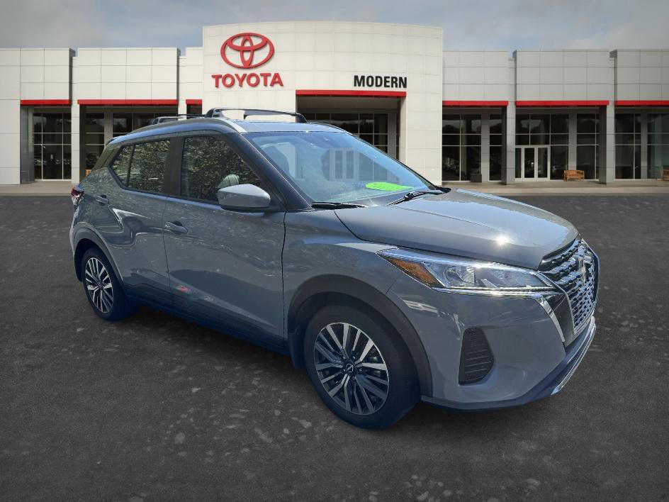 Used 2022 Nissan Kicks SV w/ Interior Electronics Package FWD image 4