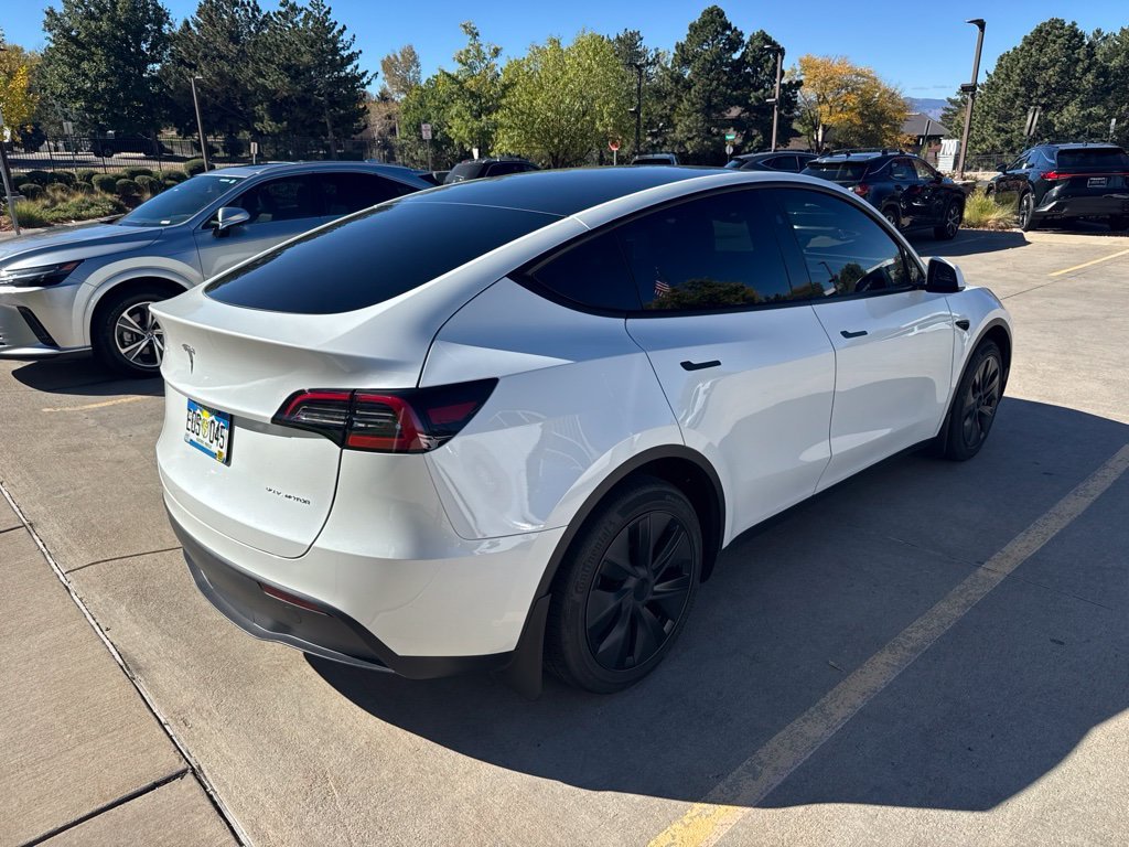 Used 2024 Tesla Model Y Long Range AWD/4WD image 3