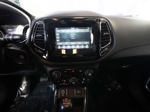 Used 2020 Jeep Compass Latitude image 17