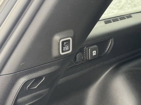 Used 2023 Jeep Grand Cherokee Limited image 11