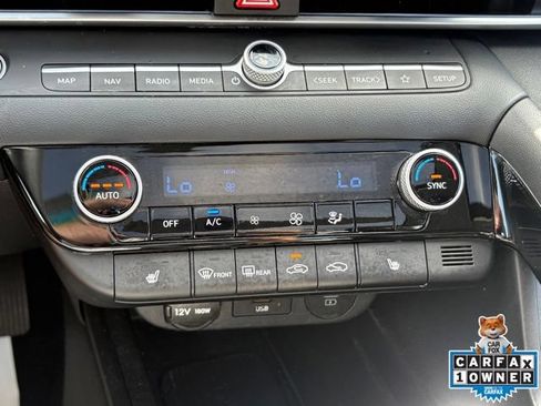 Used 2024 Hyundai Elantra Limited FWD image 16