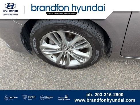 Used 2015 Toyota Camry SE w/ Moonroof Package FWD image 32