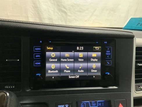 Used 2015 Toyota Sienna XLE image 26