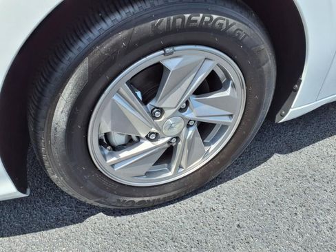 Used 2025 Hyundai Elantra SE image 7